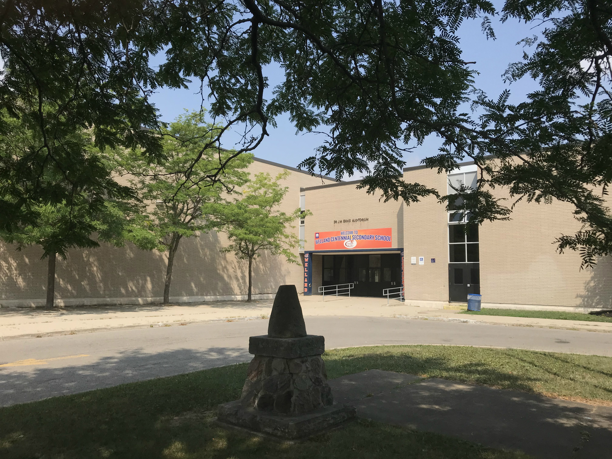 Trường Trung Học Welland Centennial Secondary School Welland, Ontario, Canada